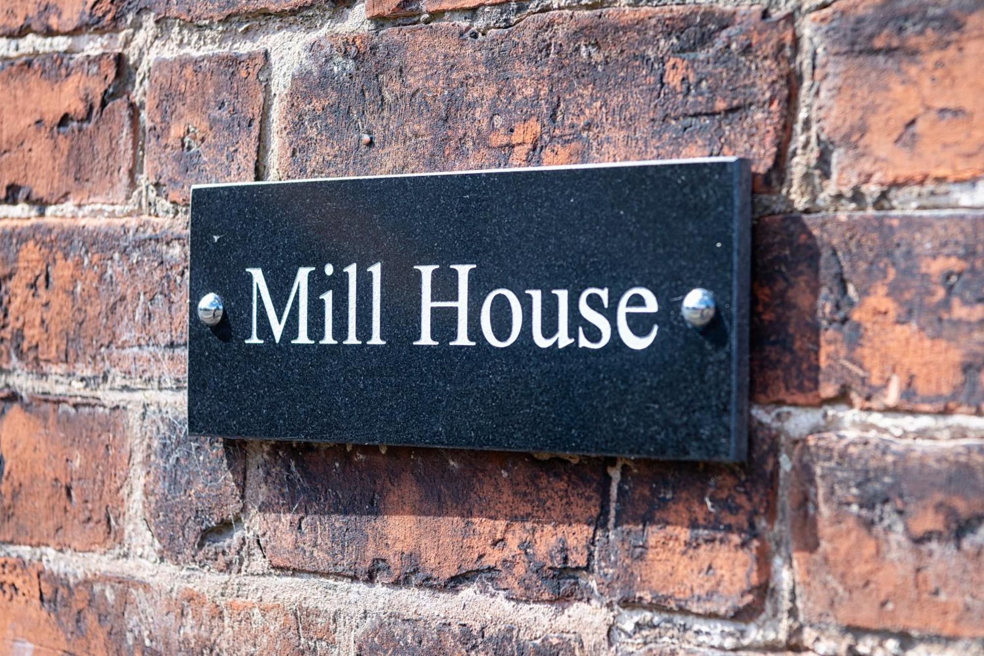 Mill House Villa Ollerton Exterior photo